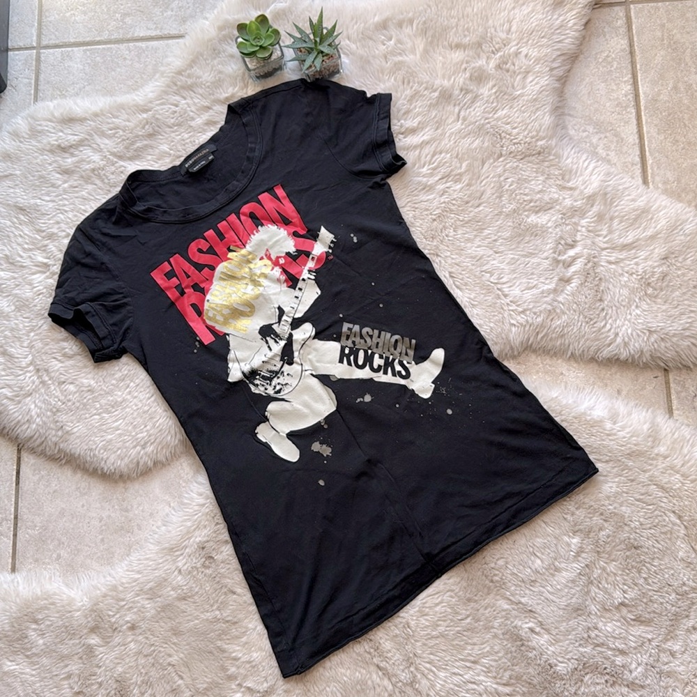 BCBG Maxazria Graphic Tee Fashion Rocks Short Sleeve XS/S Black Red Gold Y2K